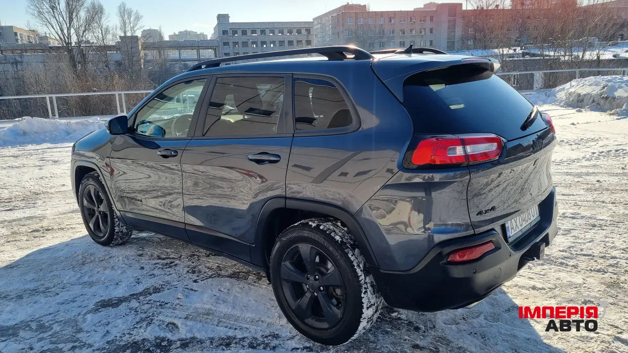 Jeep Cherokee - фото 8