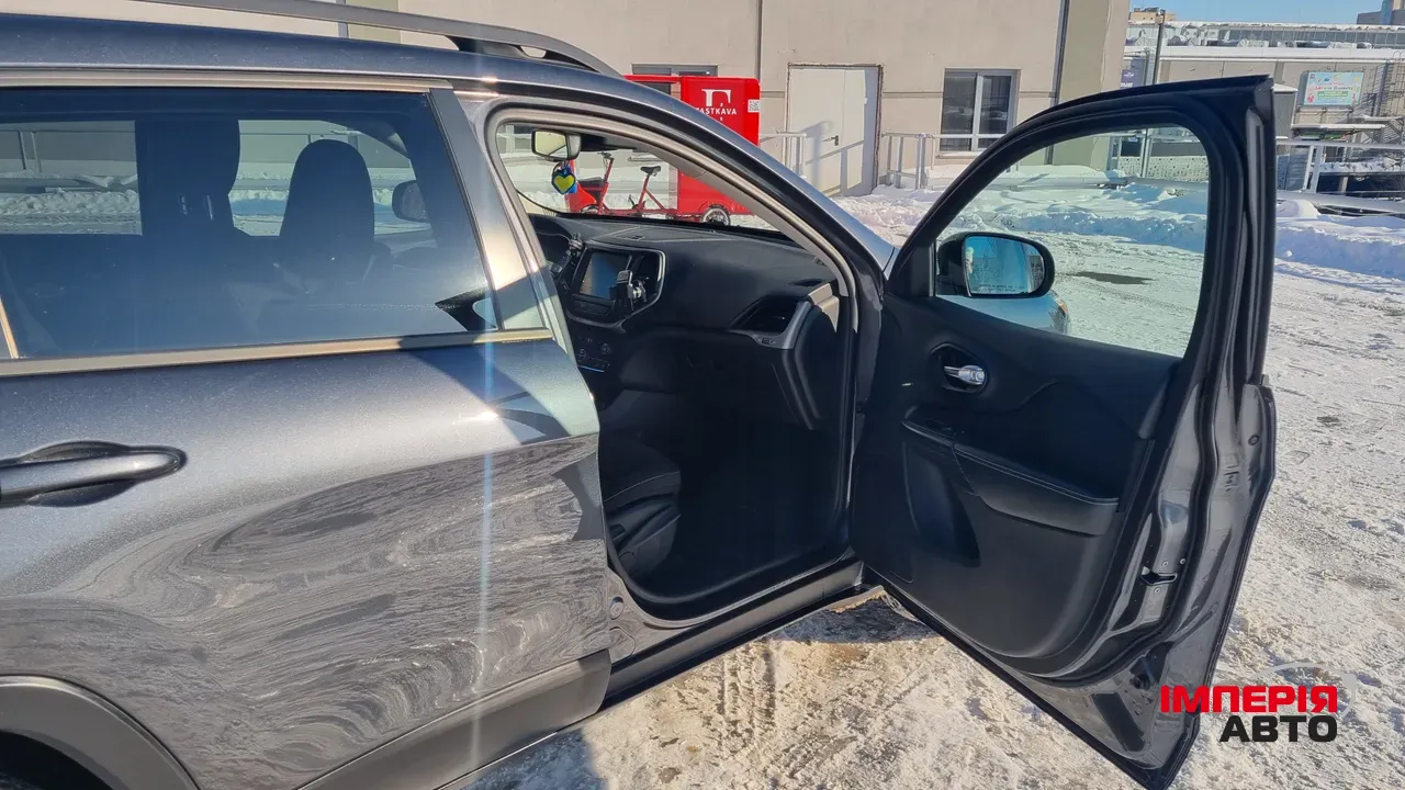 Jeep Cherokee - фото 11