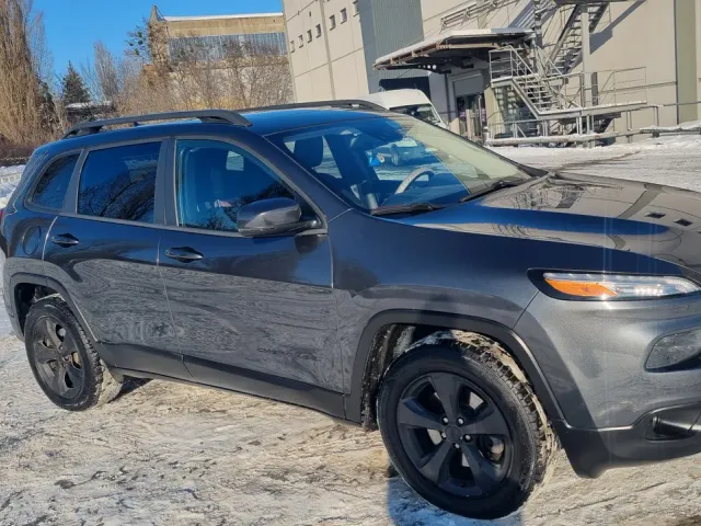 Jeep Cherokee - фото 4