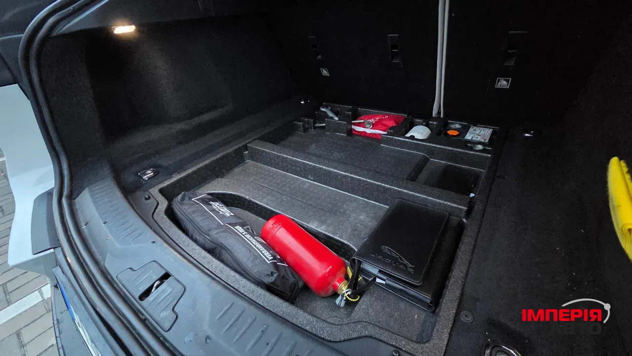 Jaguar I-Pace - фото 17