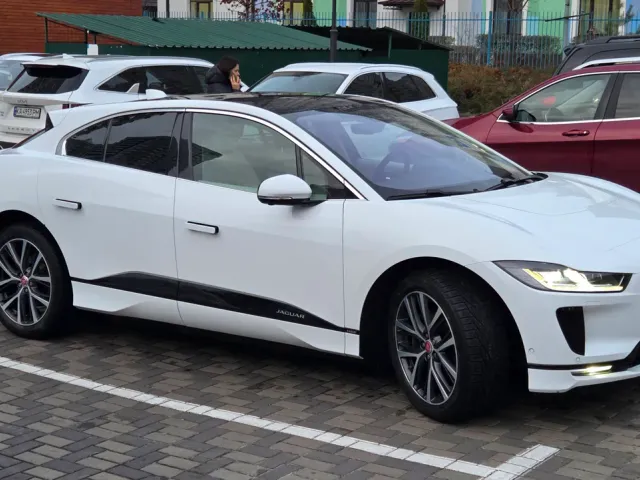 Jaguar I-Pace - фото 5