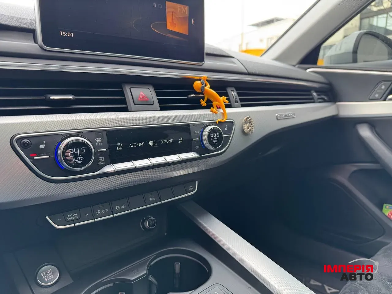 Audi A4 - фото 23