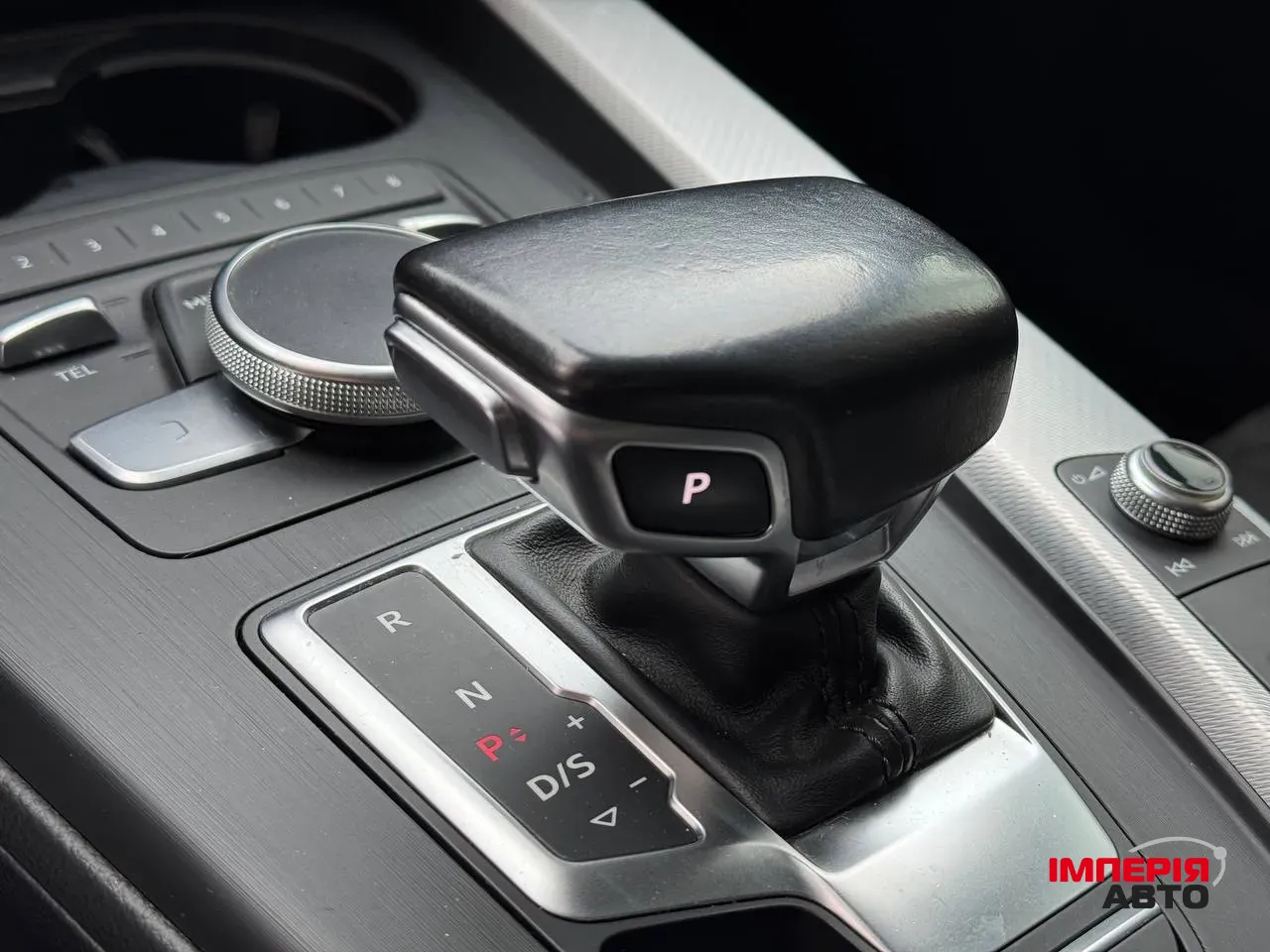 Audi A4 - фото 5