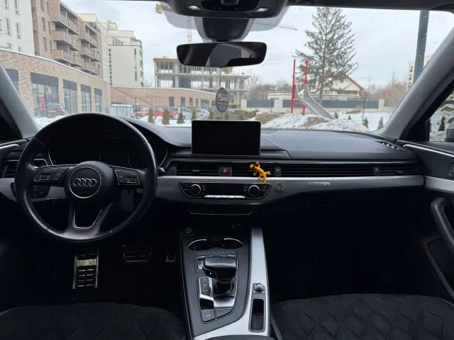 Audi A4 - фото 4