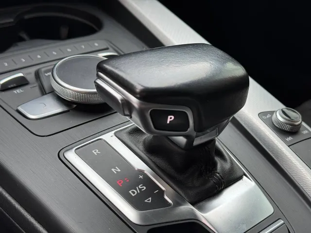 Audi A4 - фото 5