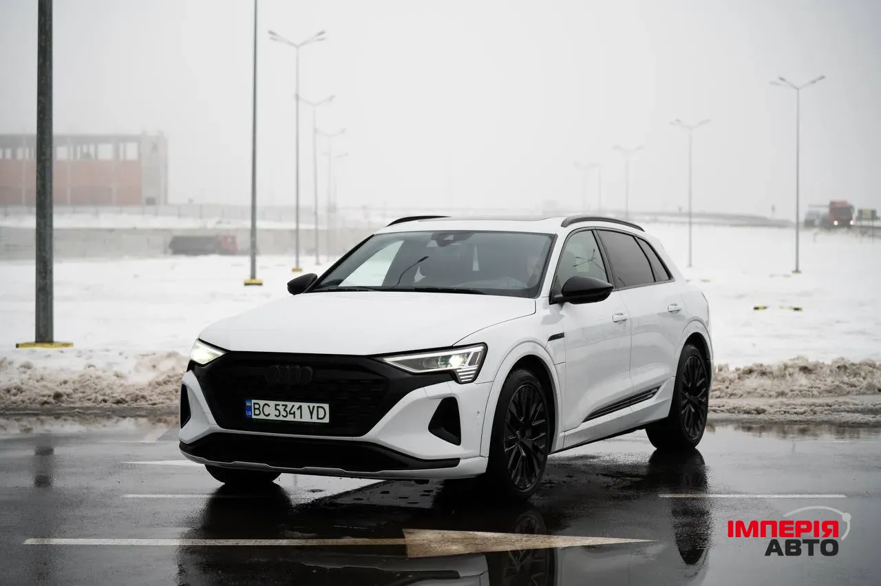 Audi Q8 e-tron - фото 1