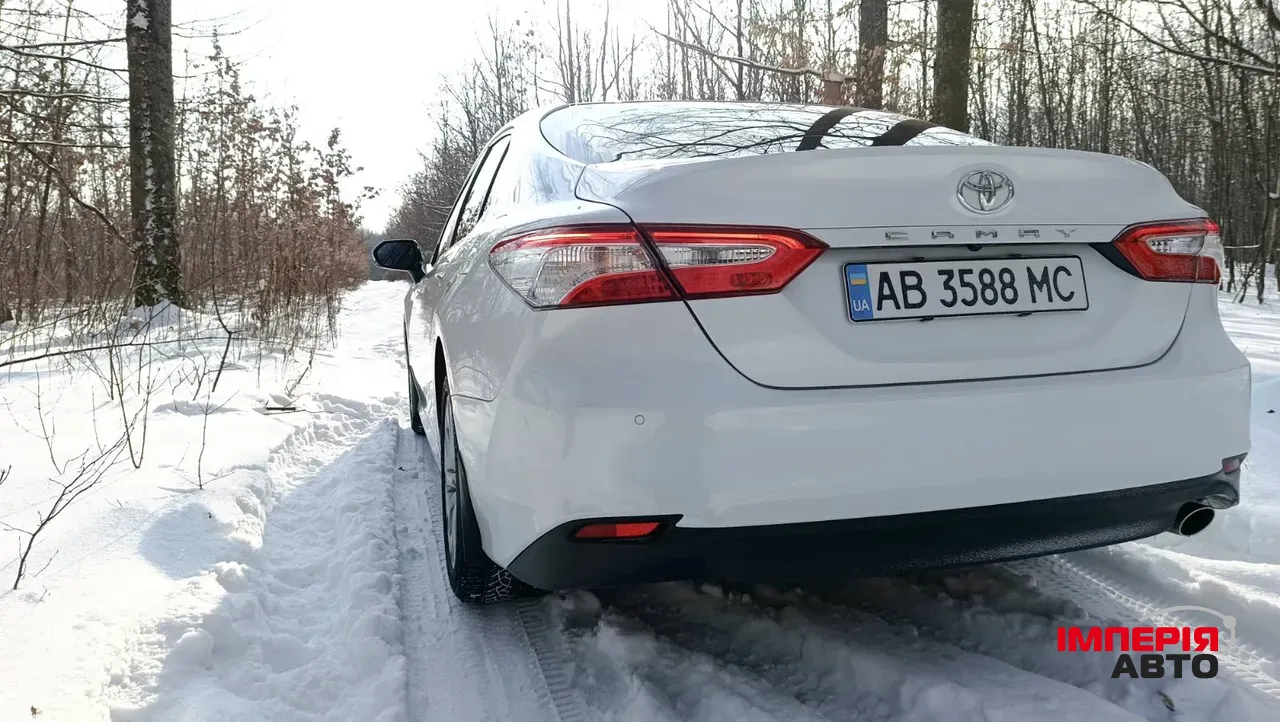 Toyota Camry - фото 4