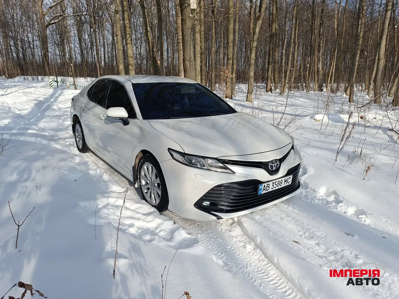 Toyota Camry - фото 1
