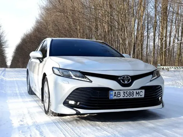 Toyota Camry - фото 2