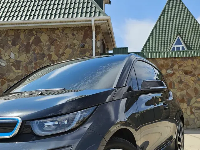 BMW i3 - фото 1