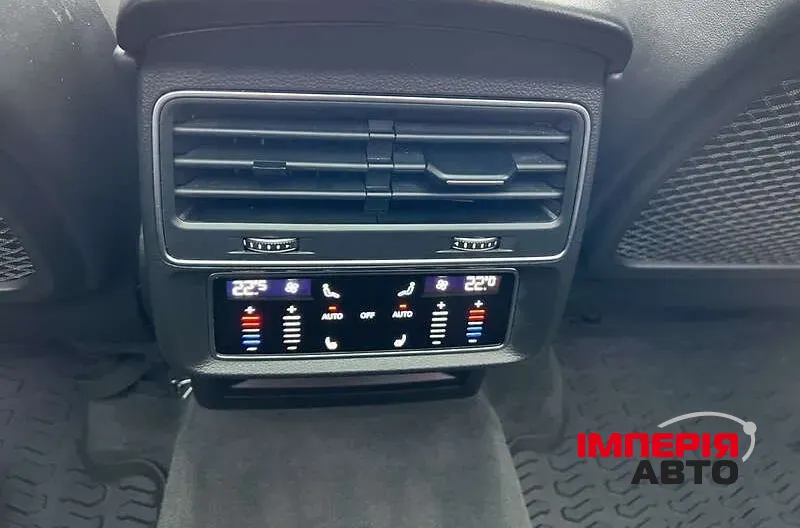 Audi Q7 - фото 16