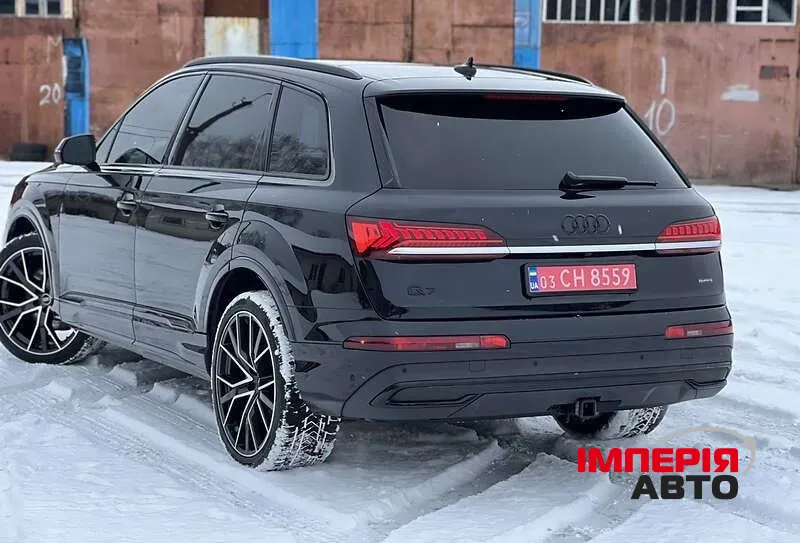 Audi Q7 - фото 8