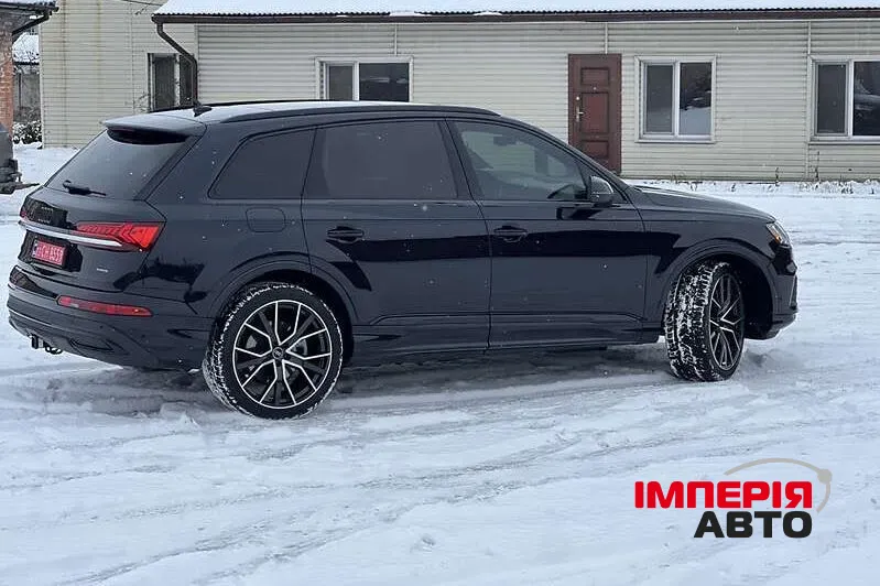 Audi Q7 - фото 11