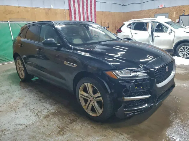 Jaguar F-Pace - фото 4