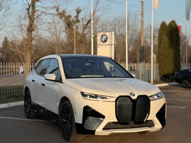 BMW iX - фото 2