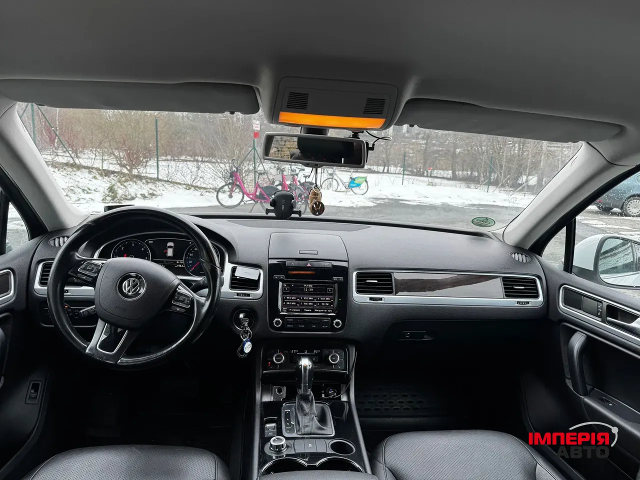 Volkswagen Touareg - фото 8