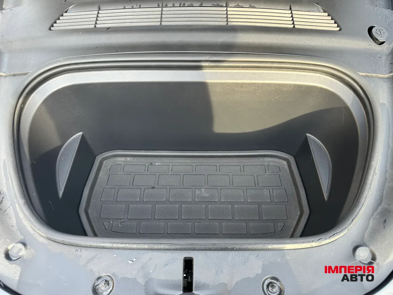 Tesla Model Y - фото 11