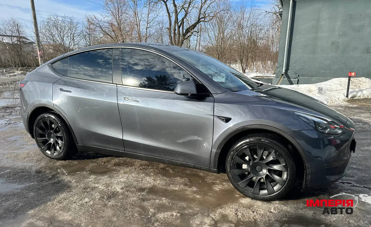 Tesla Model Y - фото 8