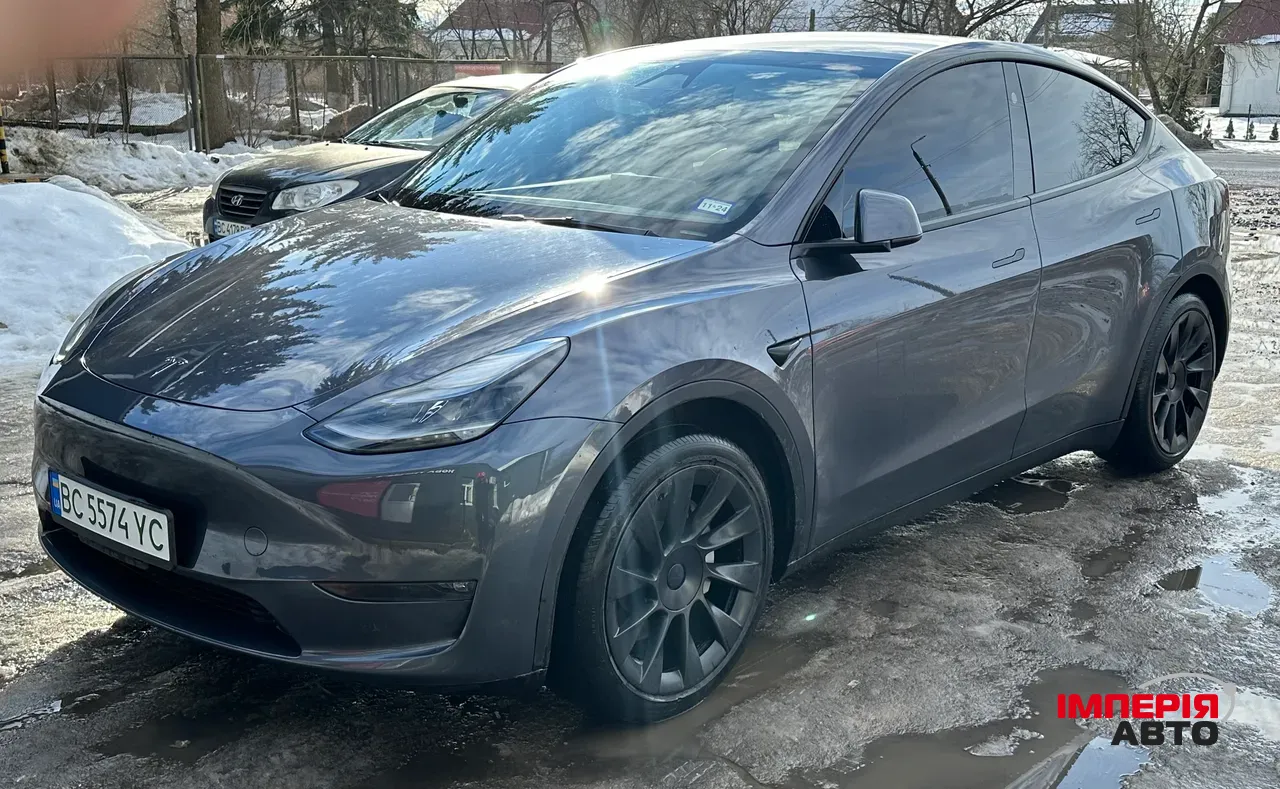 Tesla Model Y - фото 1
