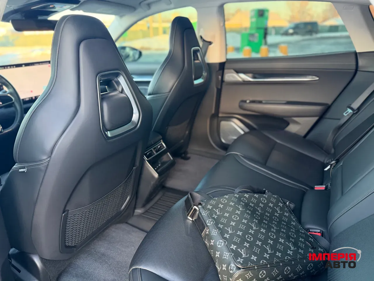 Zeekr 001 - фото 11