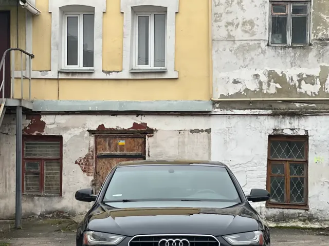 Audi A4 - фото 1