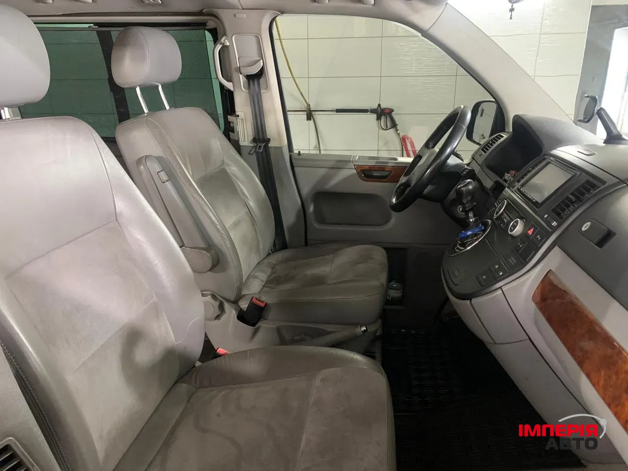 Volkswagen Multivan - фото 6