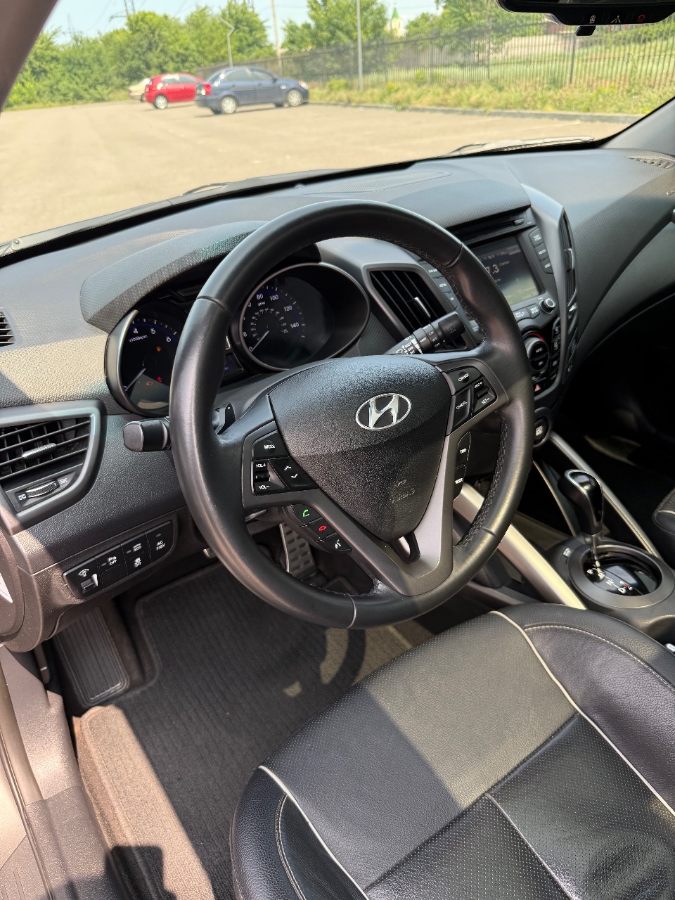 Hyundai Veloster - фото 14