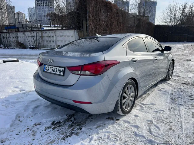 Hyundai Elantra - фото 5