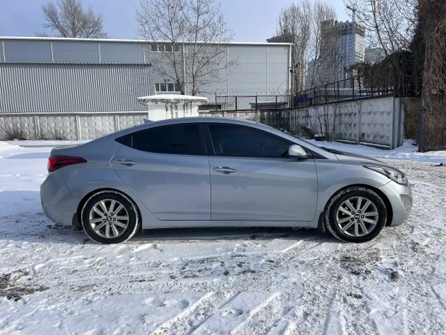 Hyundai Elantra - фото 4