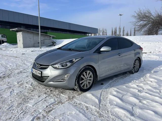 Hyundai Elantra - фото 1