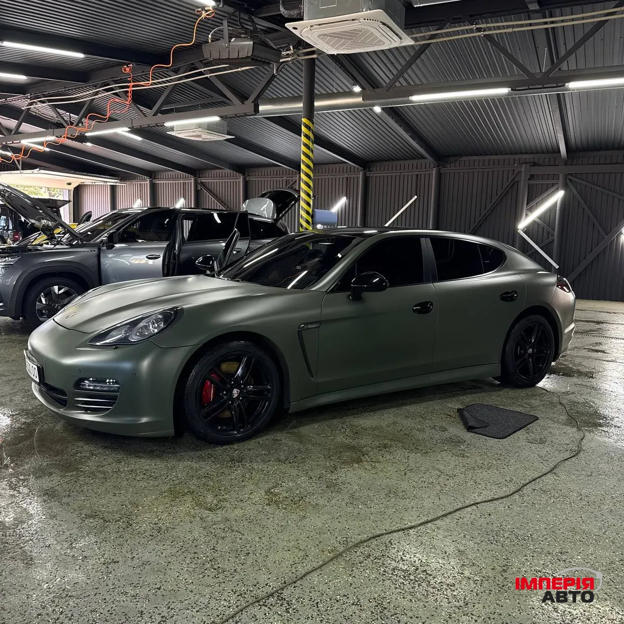 Porsche Panamera - фото 1