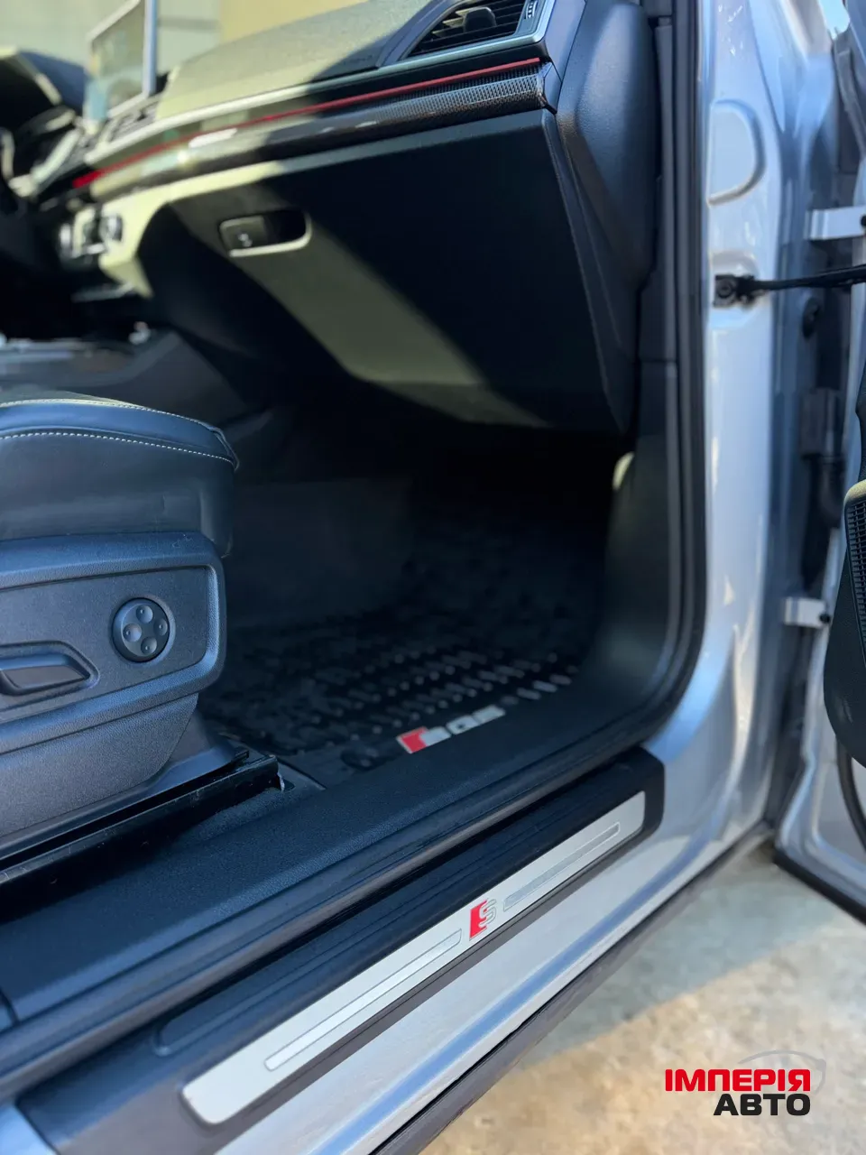 Audi SQ5 - фото 13