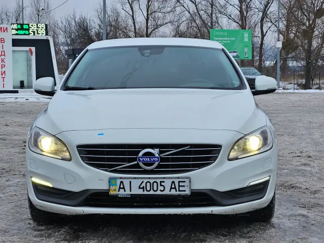 Volvo S60 - фото 1