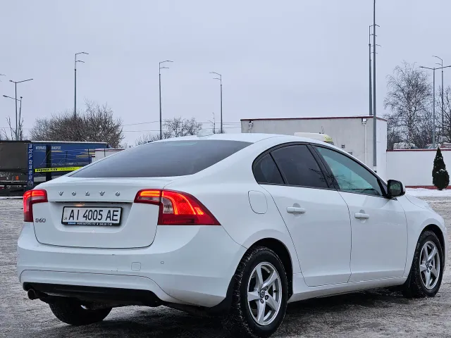Volvo S60 - фото 4
