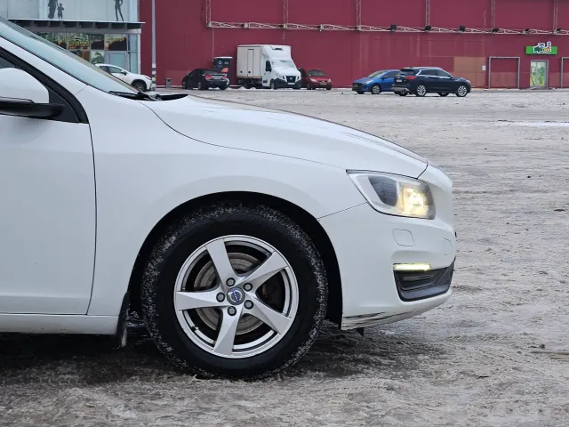 Volvo S60 - фото 2
