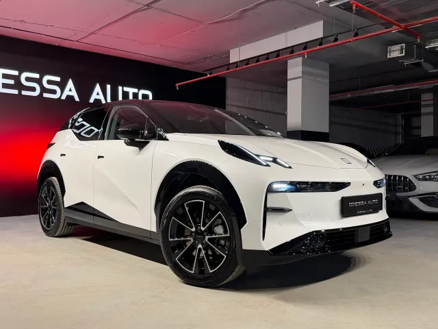 Zeekr X - фото 3