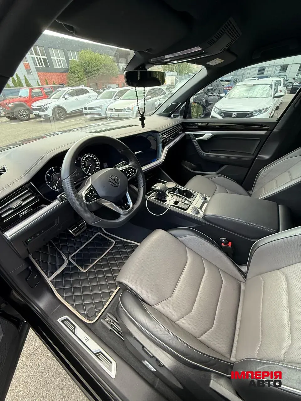 Volkswagen Touareg - фото 8