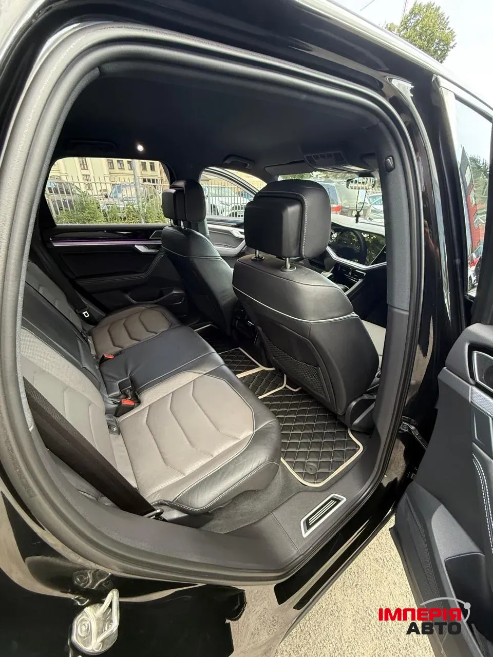 Volkswagen Touareg - фото 11