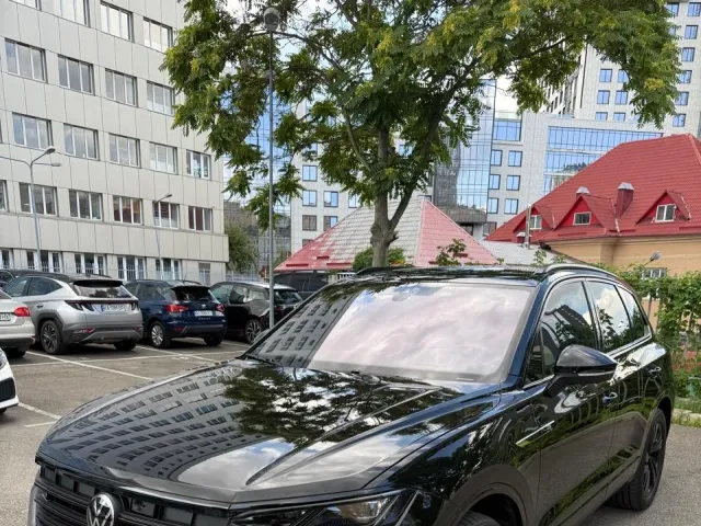 Volkswagen Touareg - фото 2