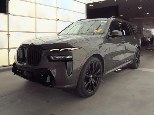 BMW X7 - фото 1