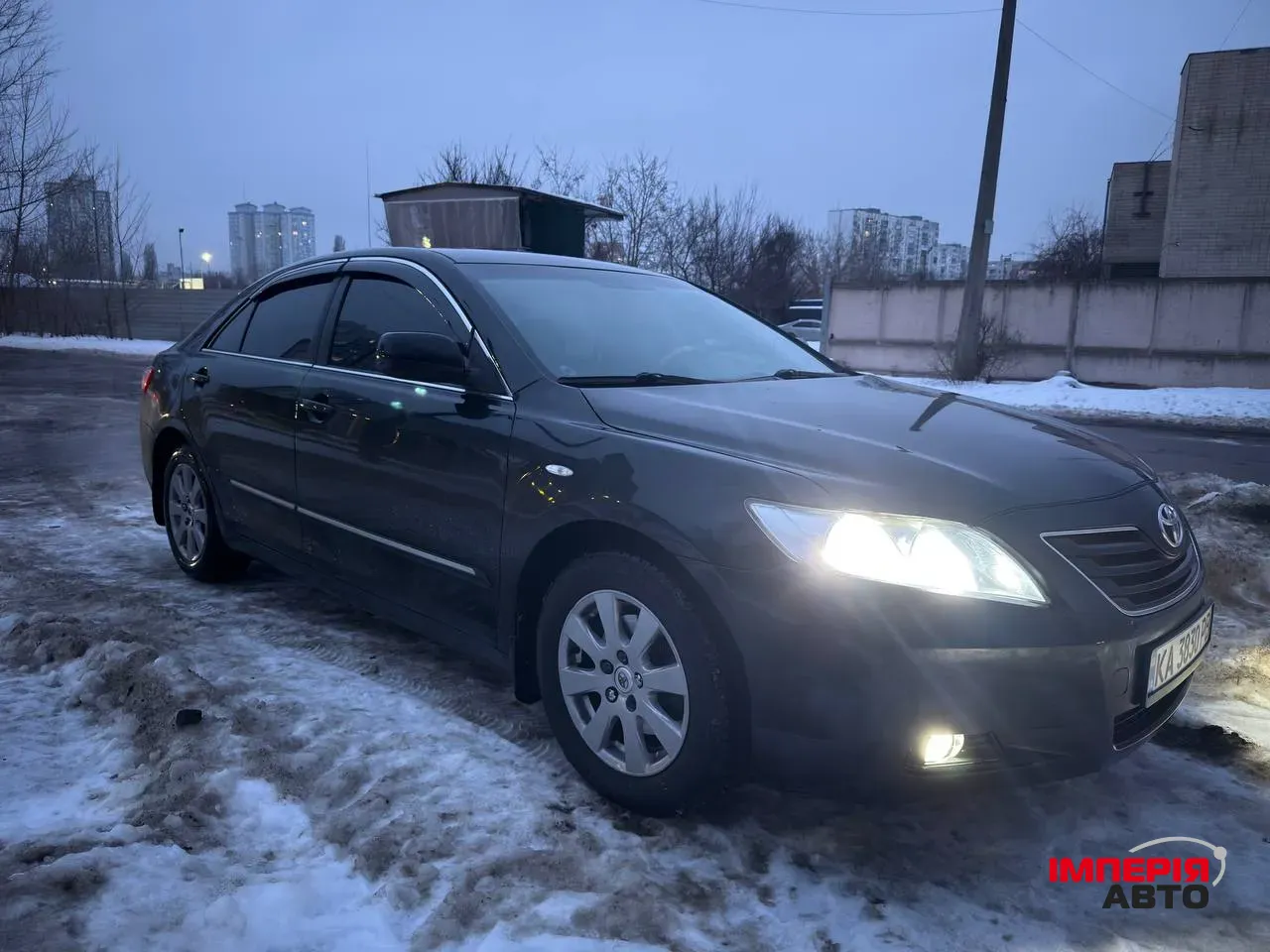 Toyota Camry - фото 2