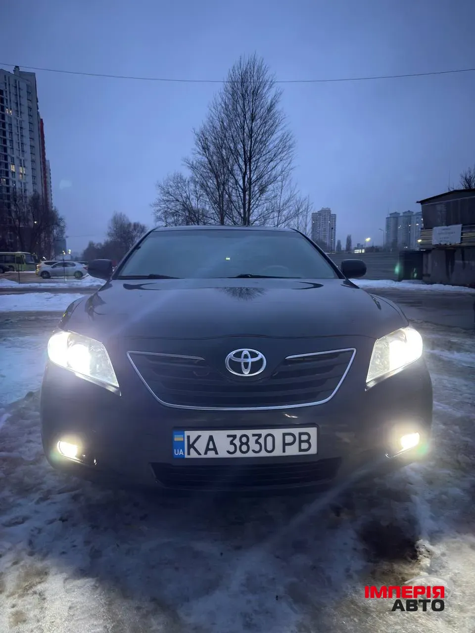 Toyota Camry - фото 1