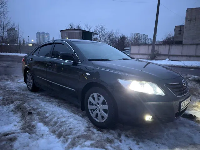 Toyota Camry - фото 2