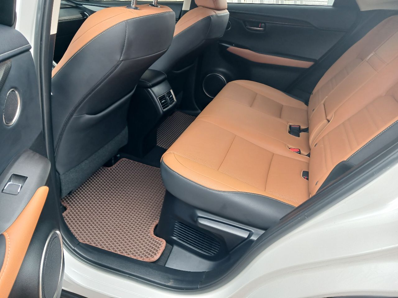 Lexus NX - фото 12