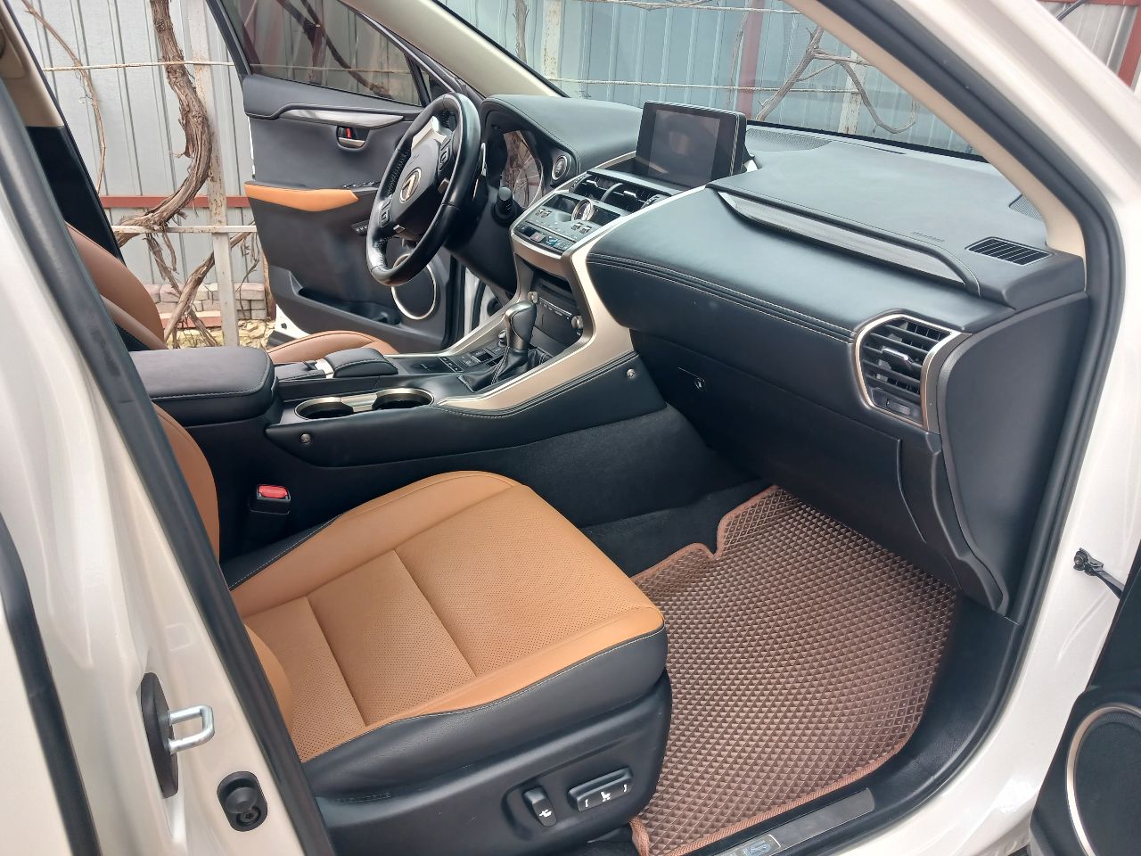 Lexus NX - фото 9