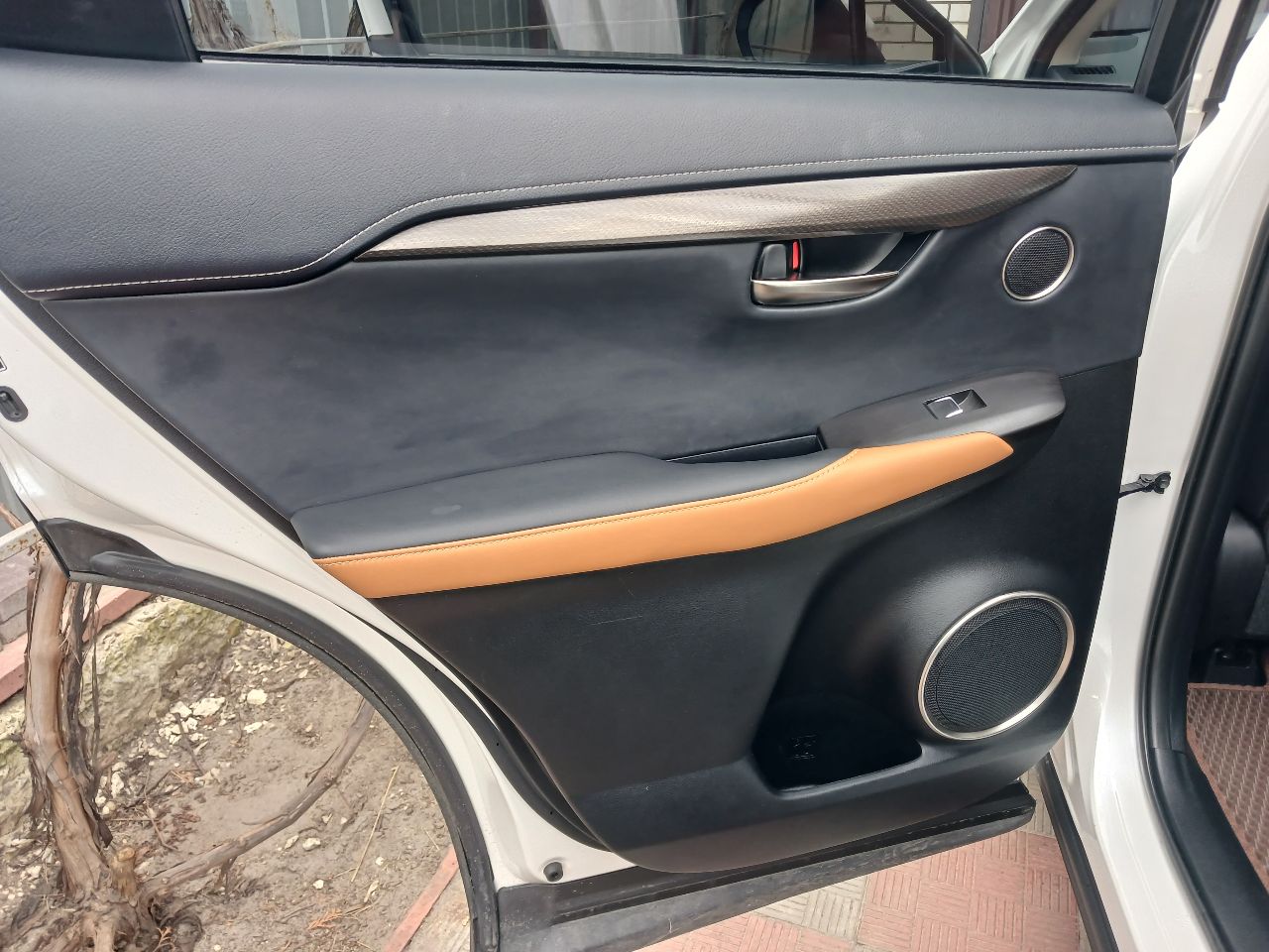 Lexus NX - фото 15