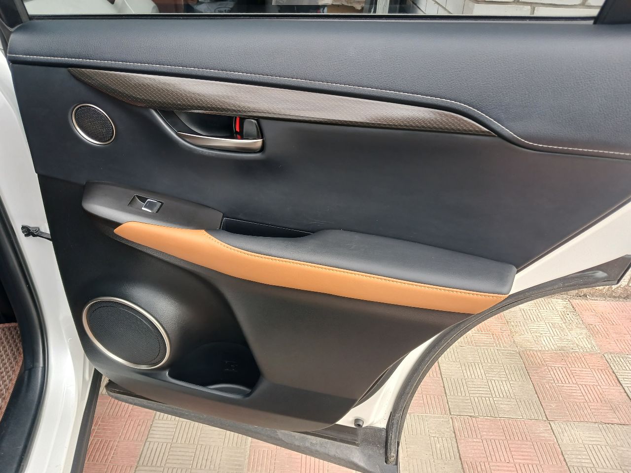 Lexus NX - фото 14