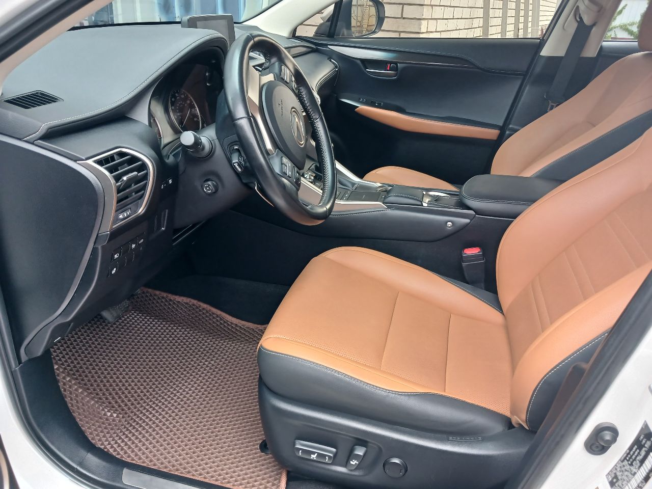 Lexus NX - фото 8