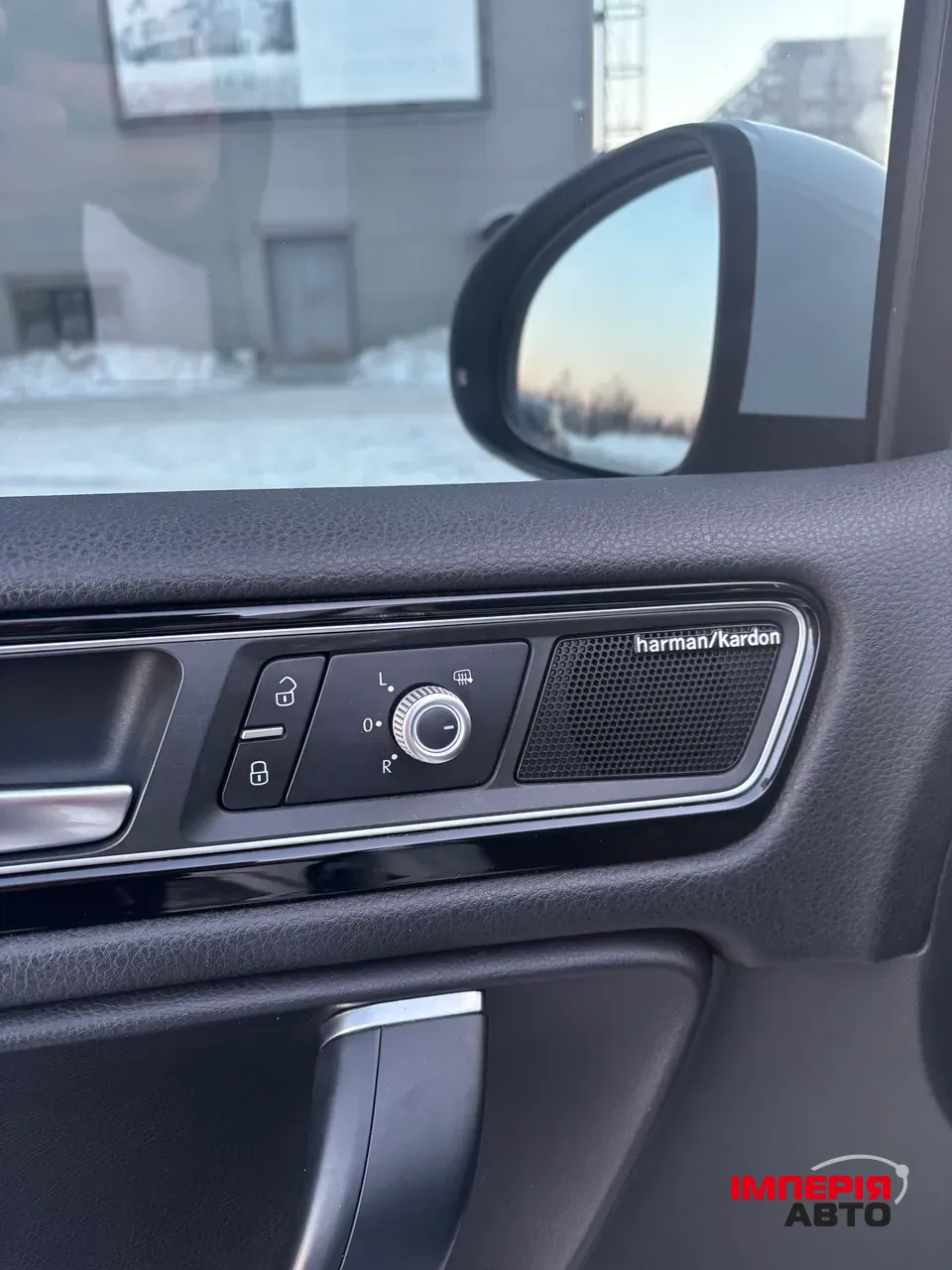 Volkswagen Touareg - фото 8