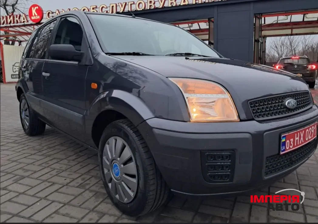 Ford Fusion - фото 1